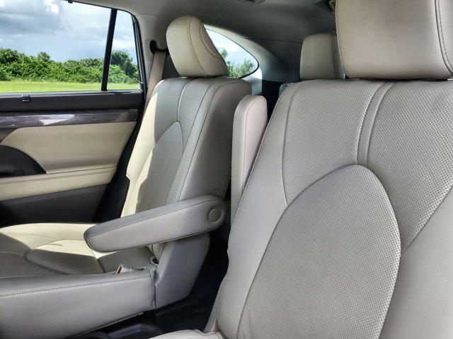 used 2020 Toyota Highlander car, priced at $27,997