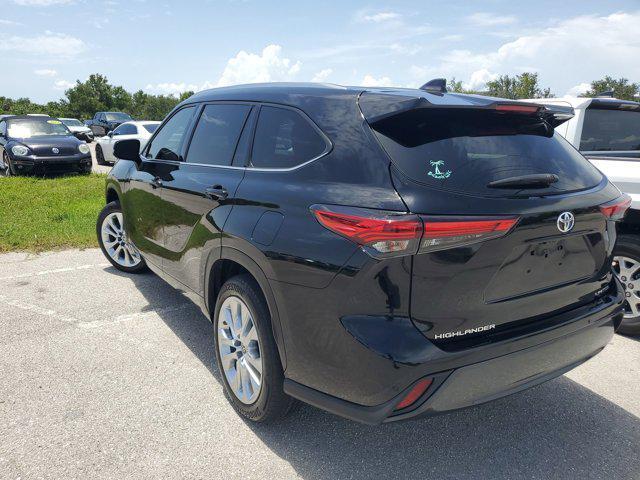 used 2021 Toyota Highlander car, priced at $34,984