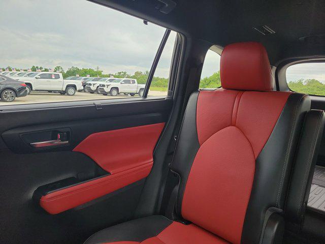 used 2022 Toyota Highlander car, priced at $37,929