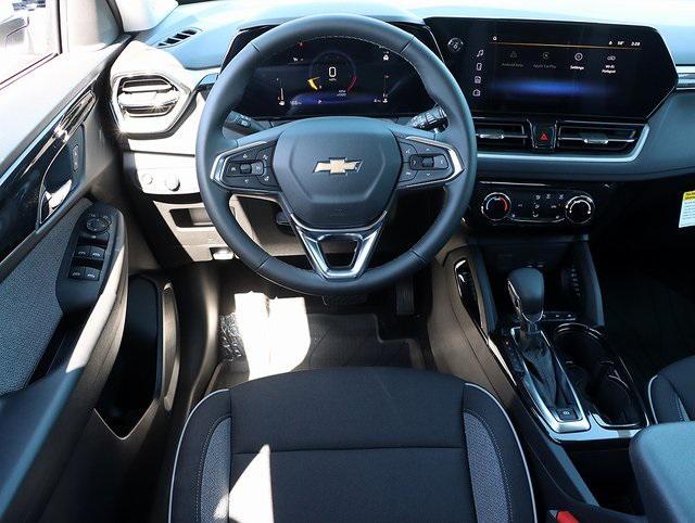 new 2025 Chevrolet TrailBlazer car, priced at $27,617