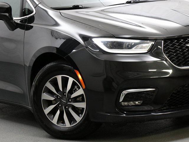 used 2022 Chrysler Pacifica Hybrid car, priced at $20,800