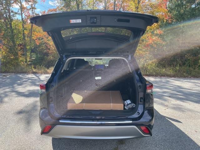 new 2025 Toyota Highlander car, priced at $54,098