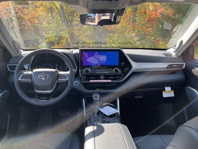 new 2025 Toyota Highlander car, priced at $54,098