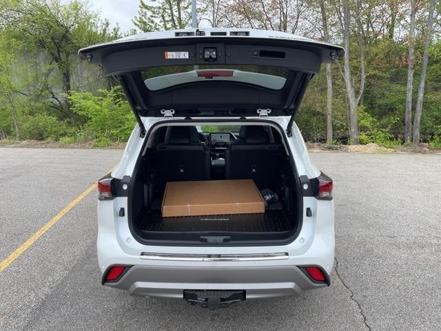 new 2025 Toyota Highlander car, priced at $55,387