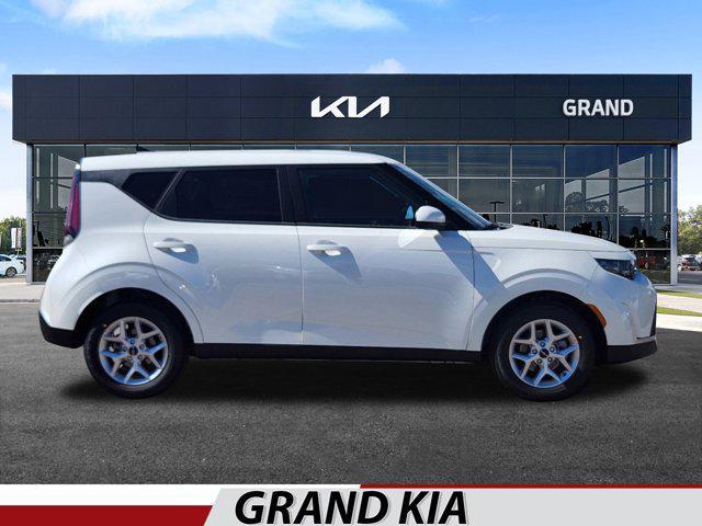 new 2025 Kia Soul car, priced at $22,045