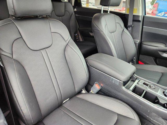new 2025 Kia Sorento Hybrid car, priced at $40,924