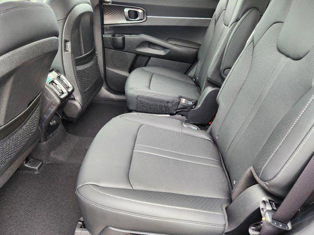 new 2025 Kia Sorento Hybrid car, priced at $40,924