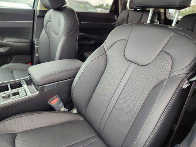 new 2025 Kia Sorento Hybrid car, priced at $40,924