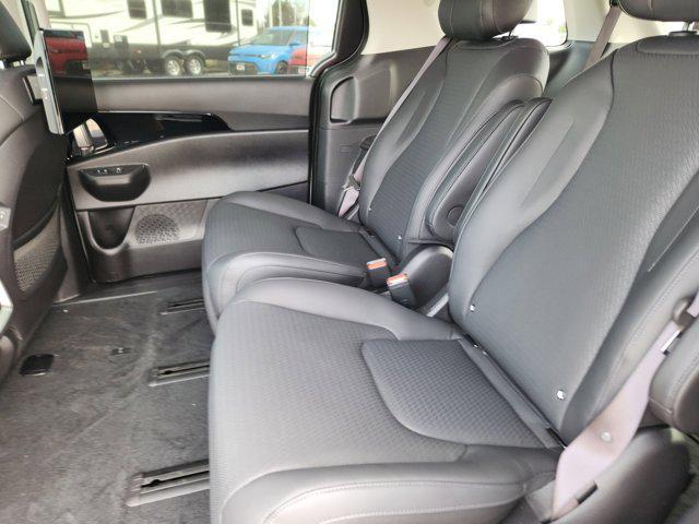 new 2025 Kia Carnival Hybrid car, priced at $54,263