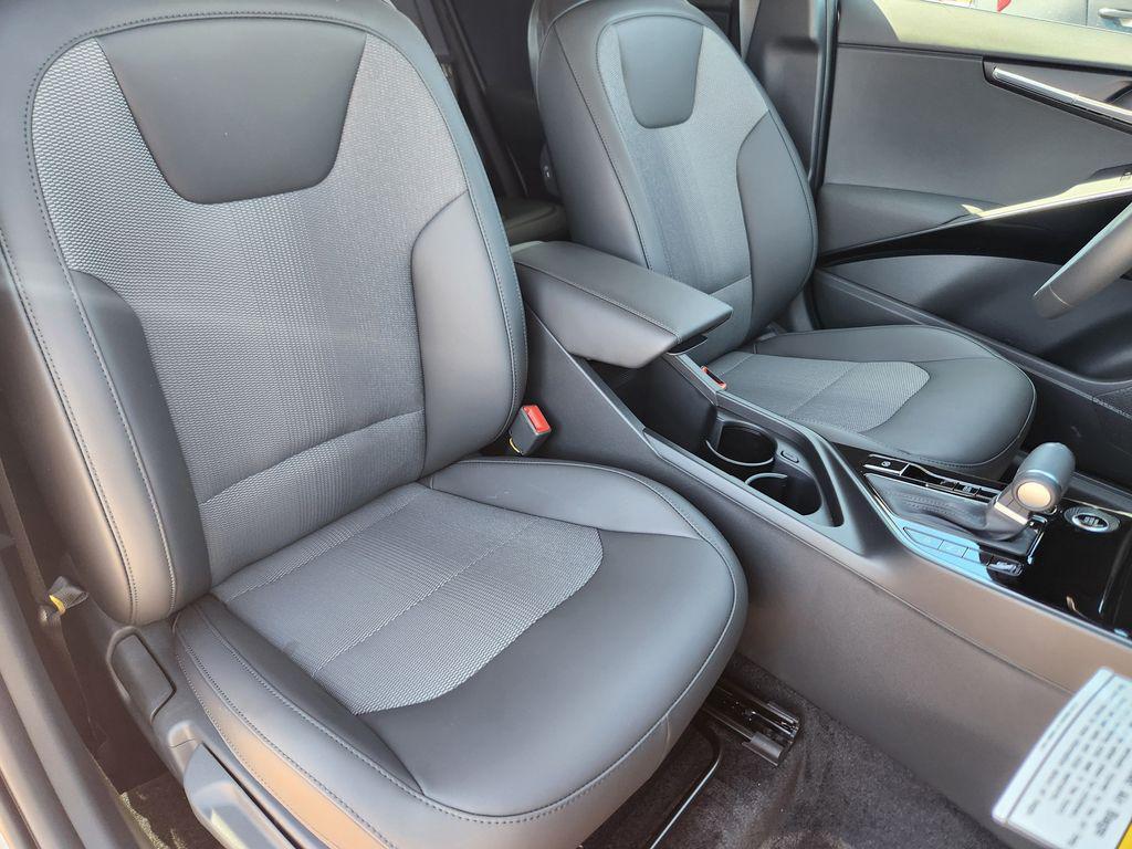 new 2025 Kia Niro car, priced at $27,995