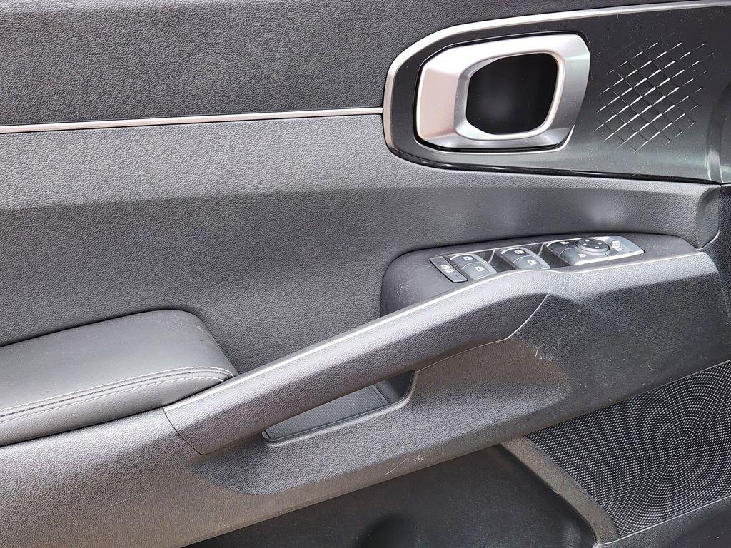 new 2025 Kia Sorento car, priced at $33,779