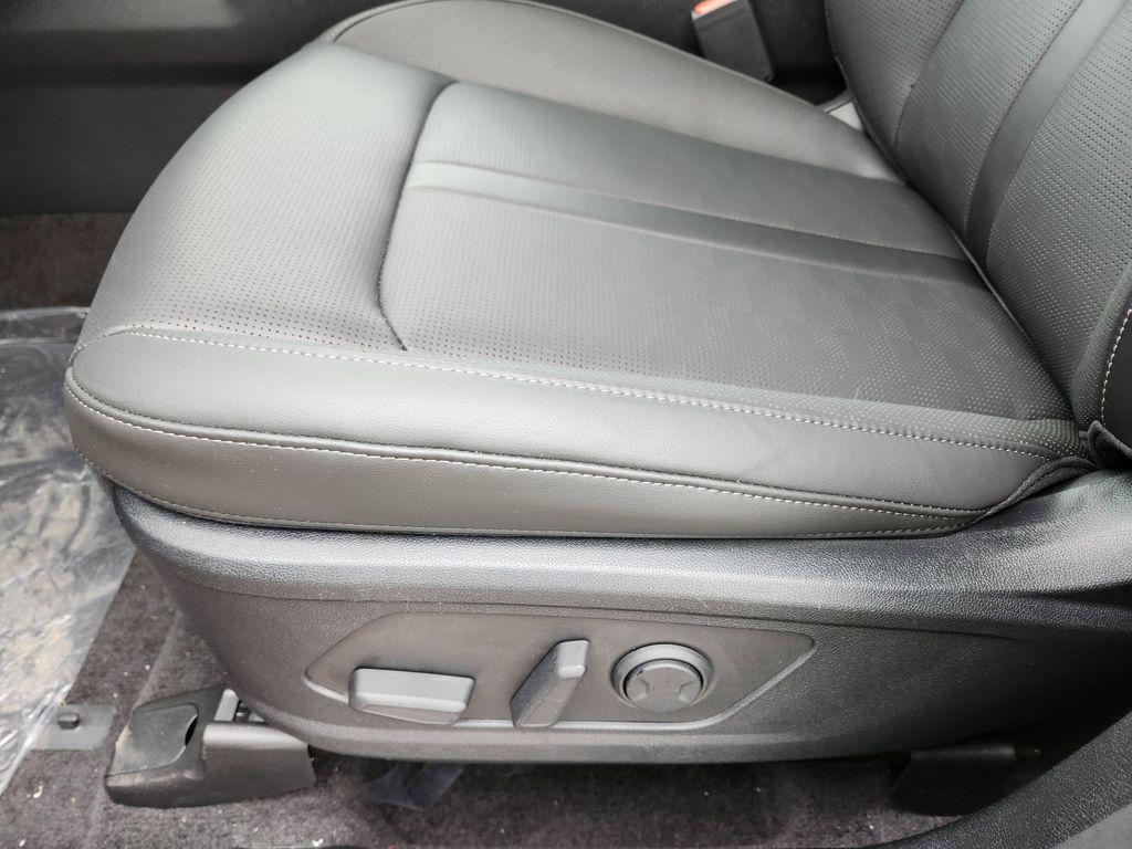 new 2025 Kia Sorento car, priced at $33,779