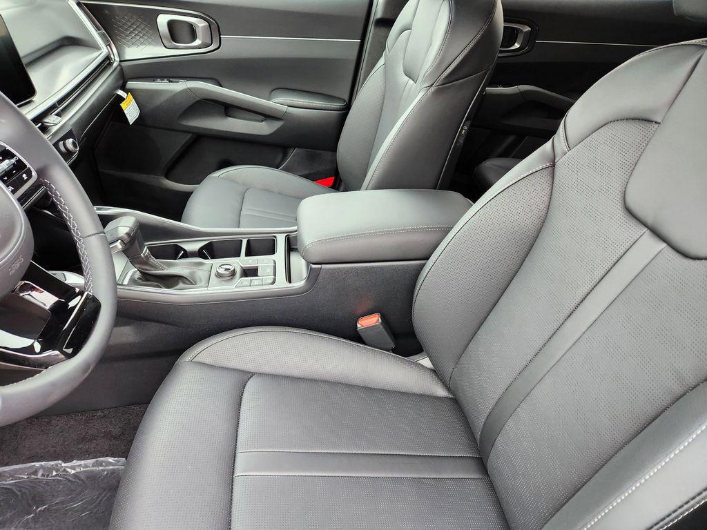 new 2025 Kia Sorento car, priced at $33,779