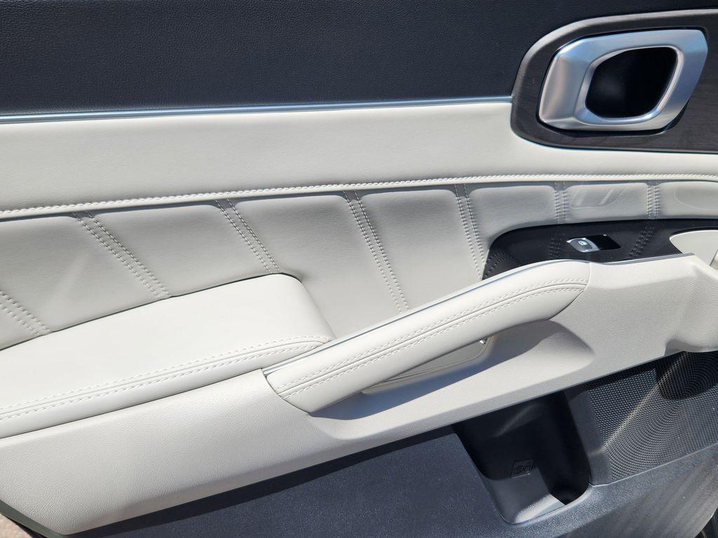new 2025 Kia Sorento car, priced at $41,978