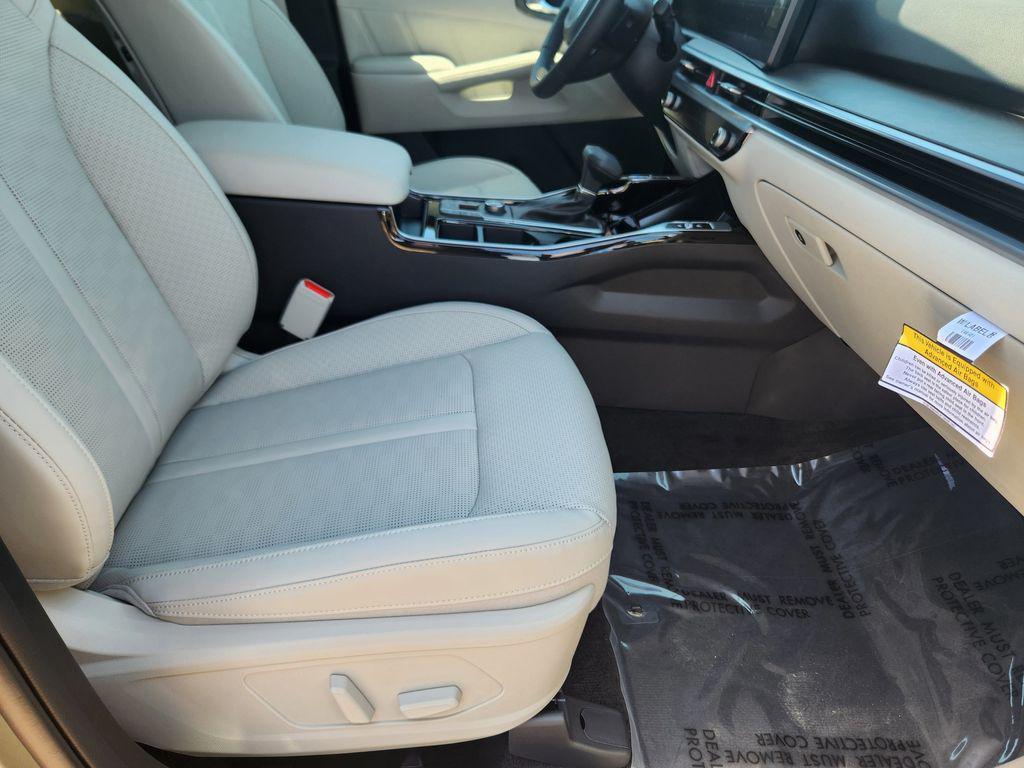 new 2025 Kia Sorento car, priced at $41,978