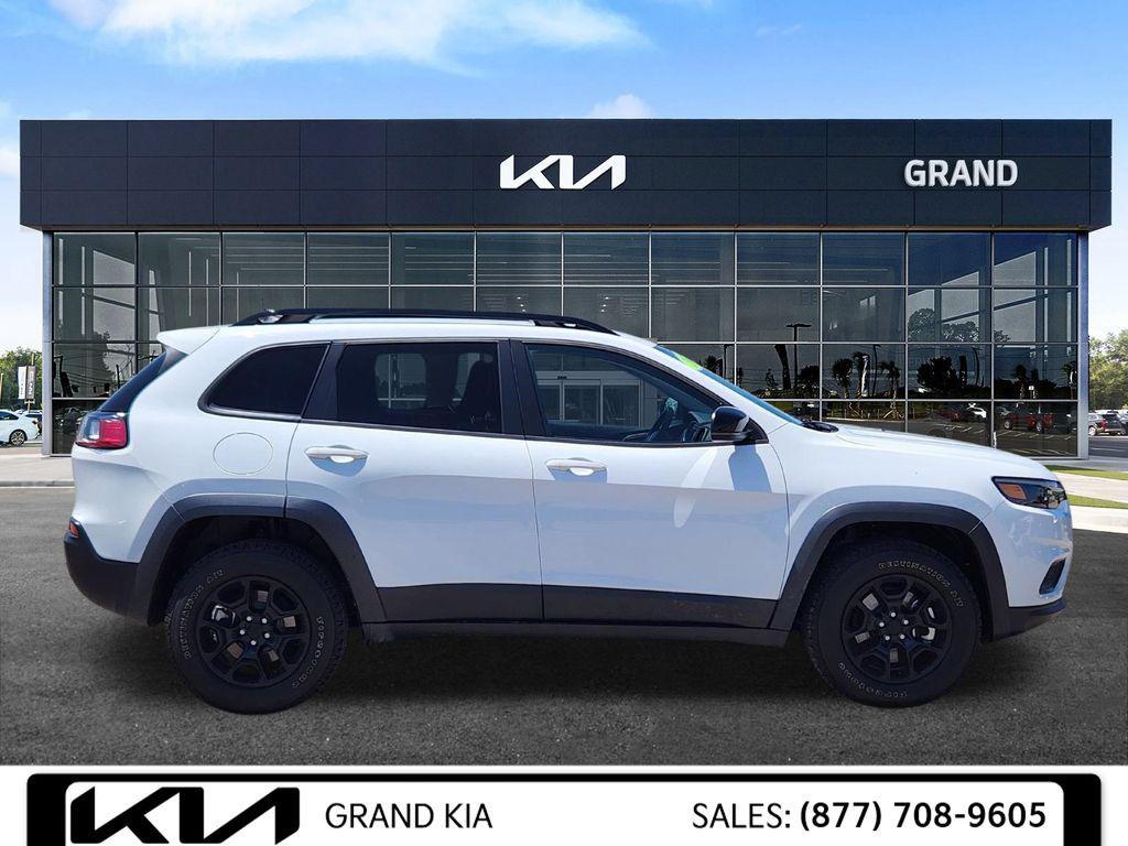 used 2022 Jeep Cherokee car, priced at $24,036