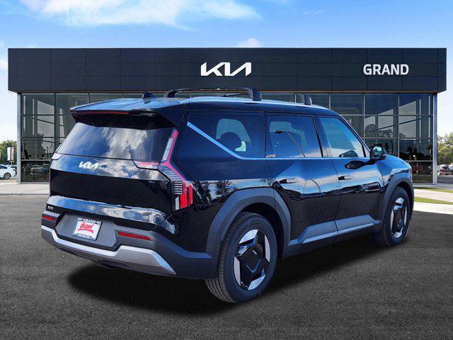 new 2025 Kia EV9 car, priced at $47,685