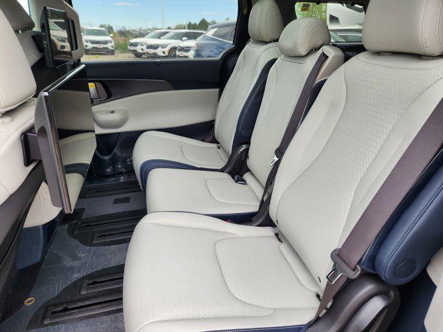 new 2025 Kia Carnival Hybrid car, priced at $54,073