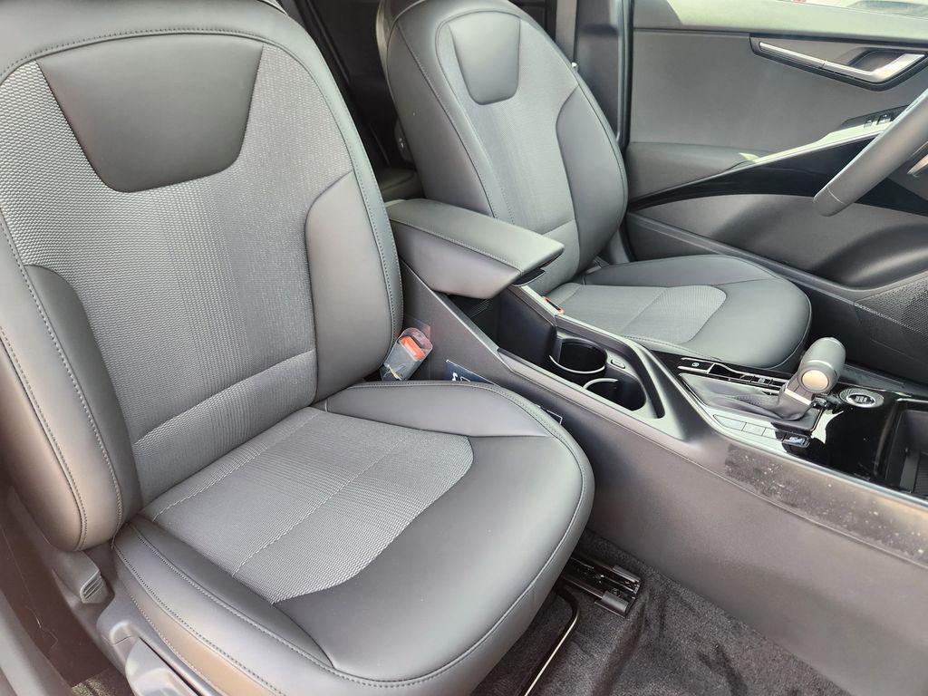 new 2025 Kia Niro car, priced at $28,372