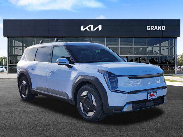 new 2025 Kia EV9 car, priced at $47,685