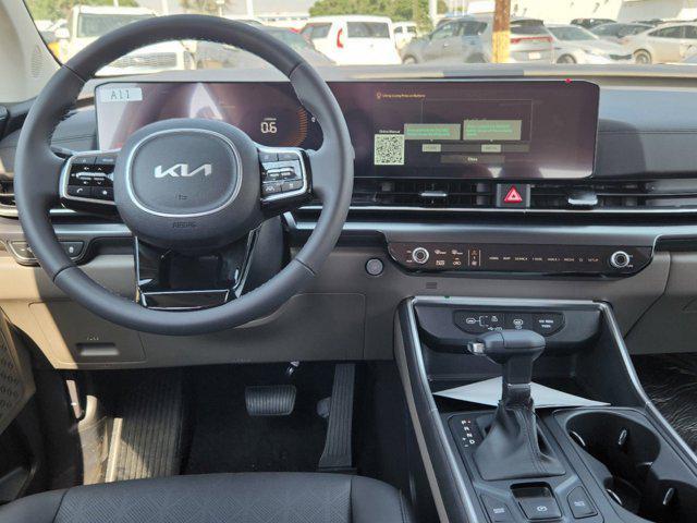 new 2025 Kia Carnival car, priced at $38,921