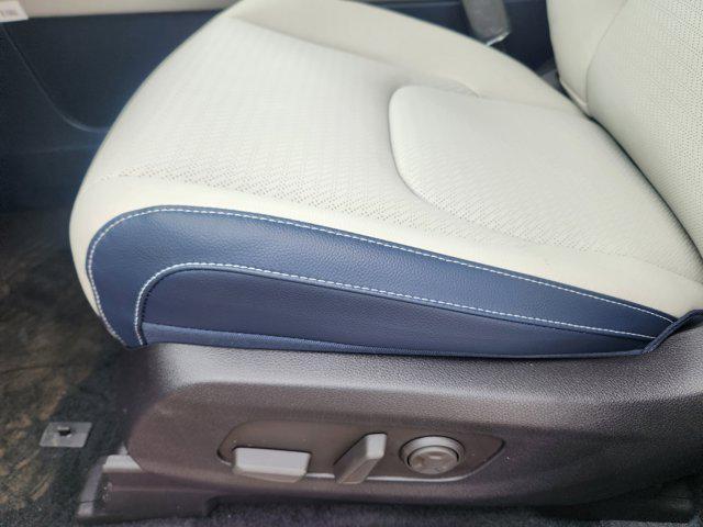 new 2025 Kia Carnival Hybrid car, priced at $54,543