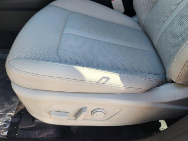 new 2025 Kia Sorento car, priced at $35,901