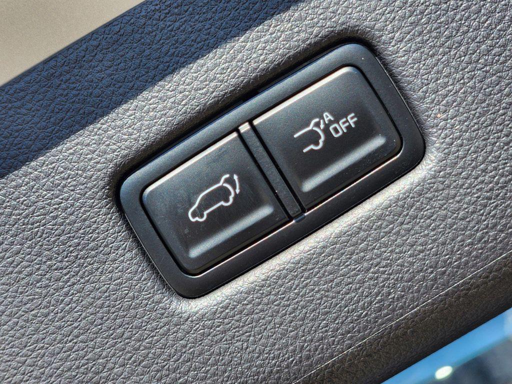 new 2025 Kia Carnival car, priced at $46,699