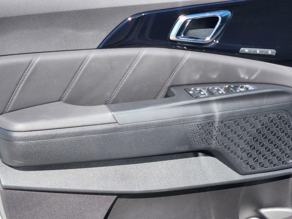 new 2025 Kia Carnival car, priced at $46,699