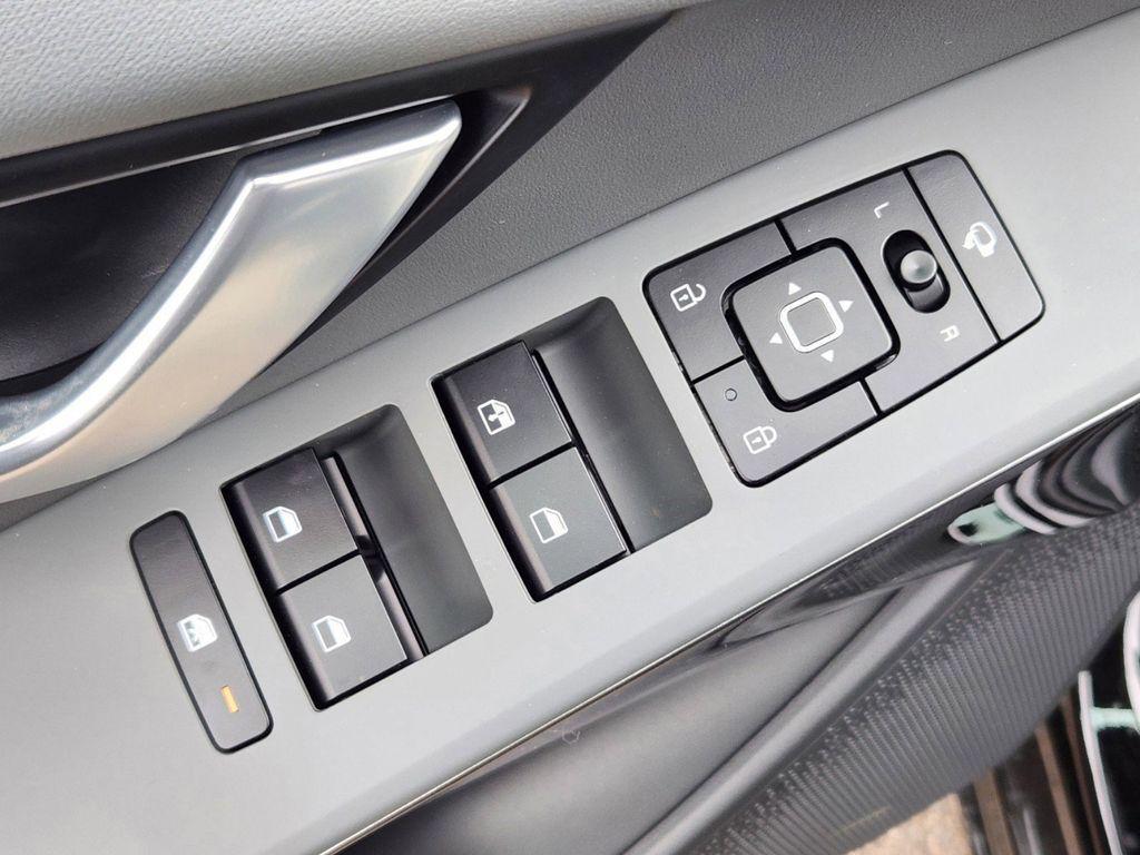 new 2025 Kia Niro car, priced at $29,687