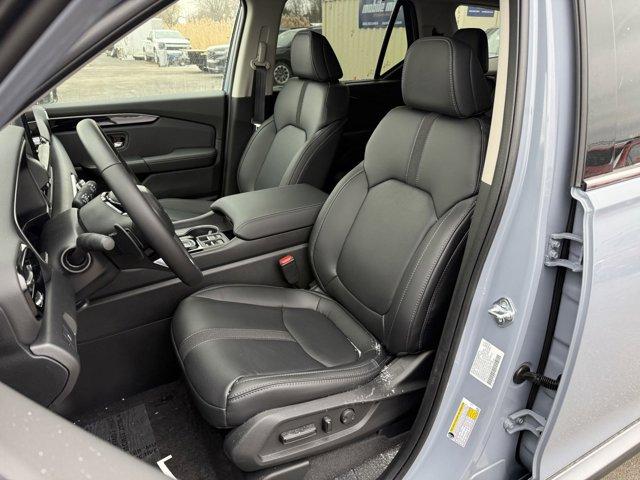 new 2025 Honda Pilot car, priced at $47,658