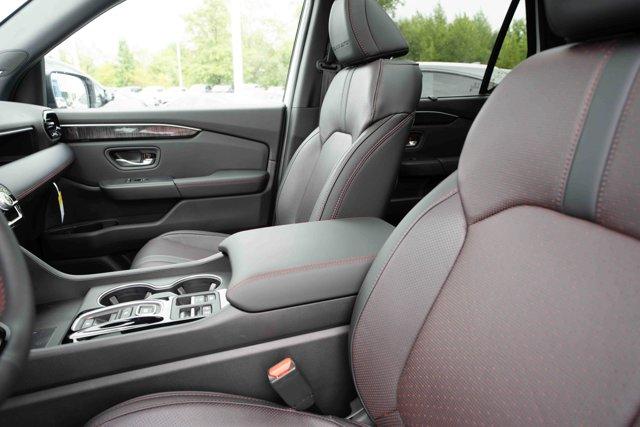 new 2025 Honda Pilot car, priced at $52,027