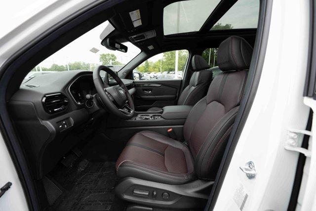 new 2025 Honda Pilot car, priced at $52,027