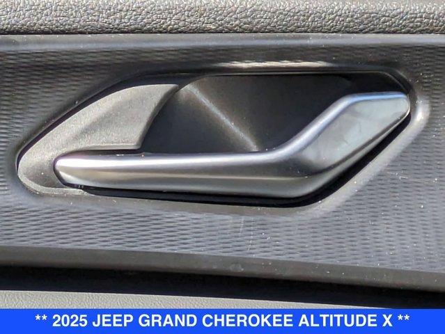 new 2025 Jeep Grand Cherokee car, priced at $48,375