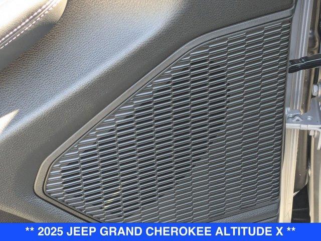 new 2025 Jeep Grand Cherokee car, priced at $48,375