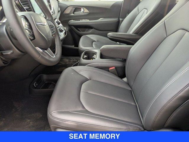 new 2025 Chrysler Pacifica car, priced at $47,935