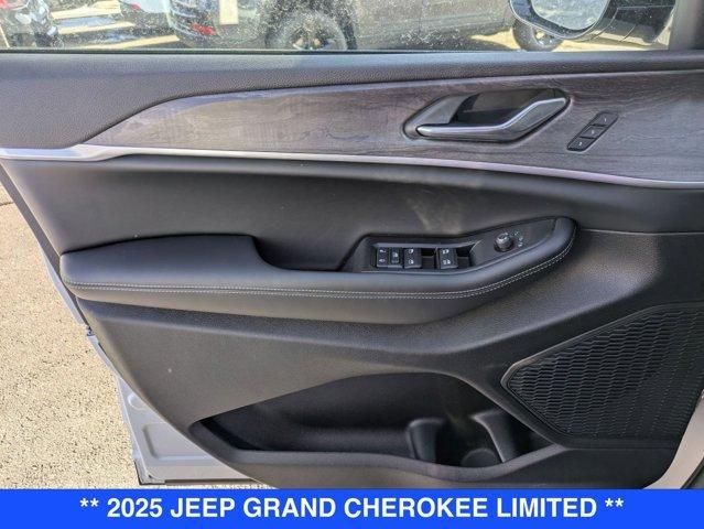 new 2025 Jeep Grand Cherokee car, priced at $45,557