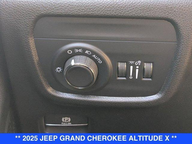 new 2025 Jeep Grand Cherokee car, priced at $48,375
