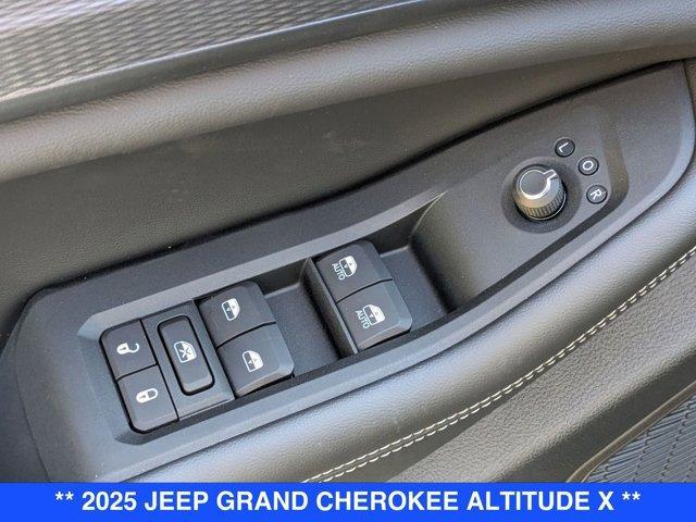 new 2025 Jeep Grand Cherokee car, priced at $48,375