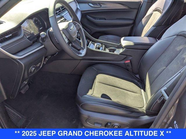 new 2025 Jeep Grand Cherokee car, priced at $48,375