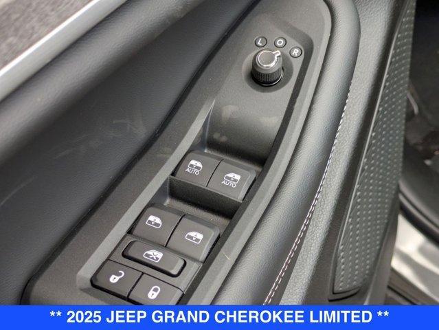 new 2025 Jeep Grand Cherokee car, priced at $52,735