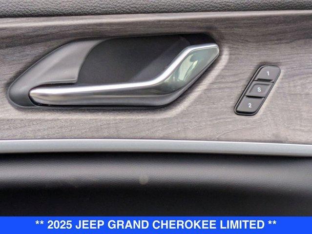 new 2025 Jeep Grand Cherokee car, priced at $52,735