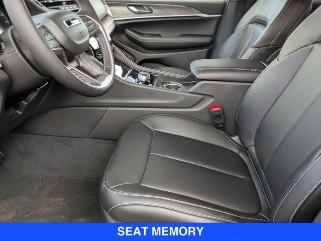 new 2025 Jeep Grand Cherokee car, priced at $52,735
