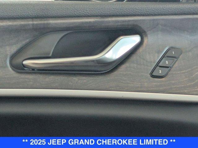 new 2025 Jeep Grand Cherokee car, priced at $45,586
