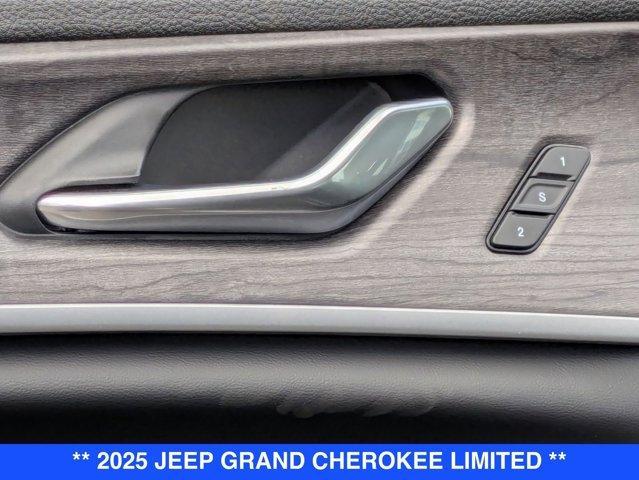 new 2025 Jeep Grand Cherokee car, priced at $52,735