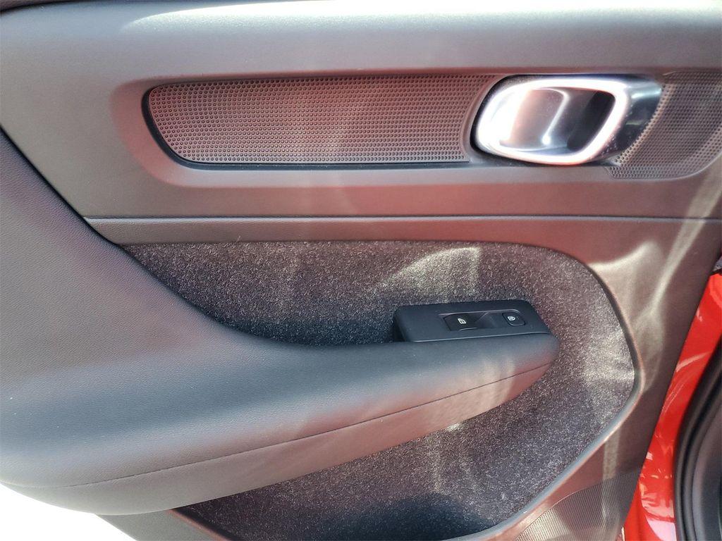 used 2019 Volvo XC40 car, priced at $18,900