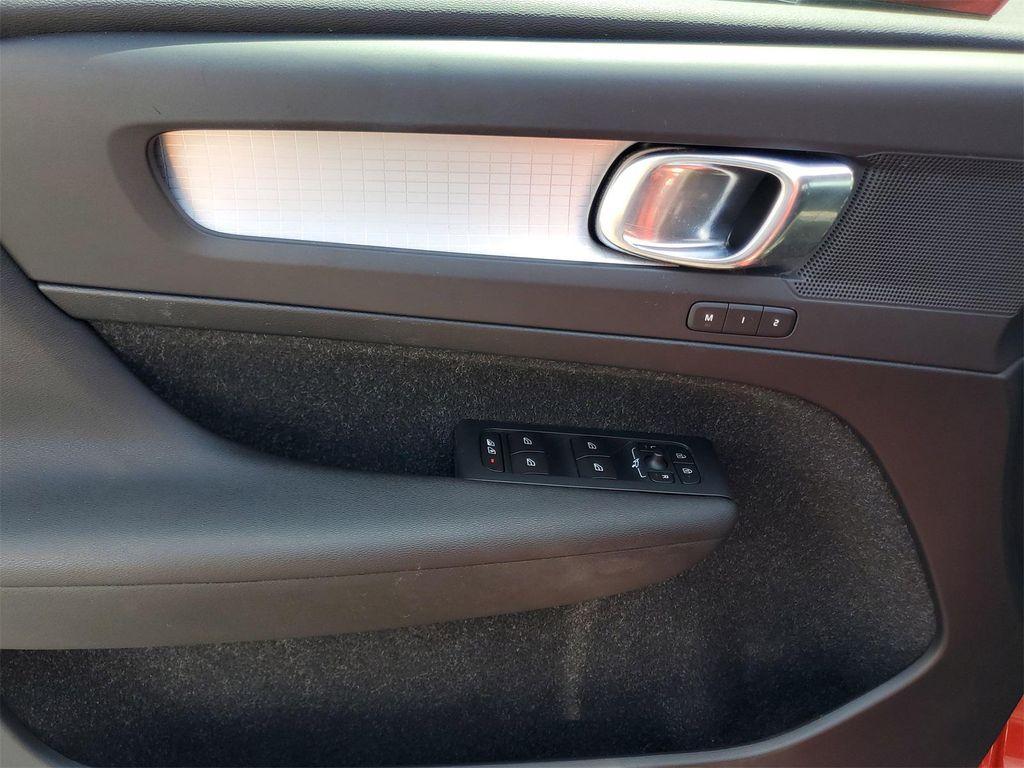 used 2019 Volvo XC40 car, priced at $18,900