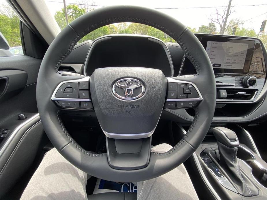 used 2024 Toyota Highlander car, priced at $44,988