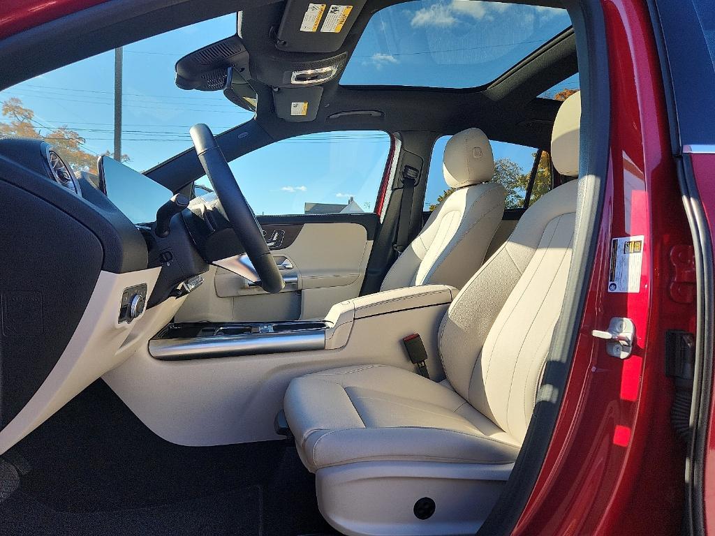 used 2025 Mercedes-Benz GLA 250 car, priced at $41,017