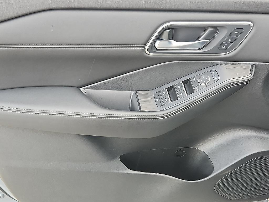 used 2024 Nissan Rogue car, priced at $32,656